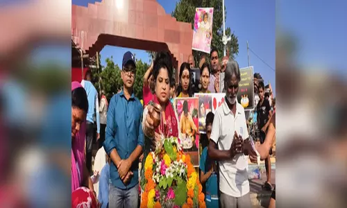 बिग फैन पूनम समेत प्रशसंकों ने खास अंदाज में मनाया सदी के महानायक अमिताभ बच्चन का जन्मदिन