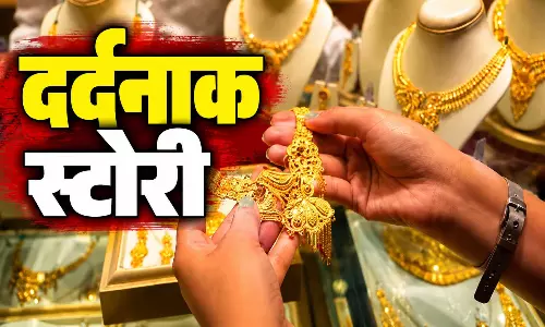 गहने देखने पहुंचे माता-पिता, साइनाइड से बच्ची की मौत का आरोप गहने देखने पहुंचे माता-पिता, साइनाइड से बच्ची की मौत का आरोप