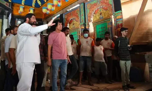 ठाणे में बद्रीनाथ मंदिर की भव्य प्रतिकृति, एकनाथ शिंदे ने नवरात्रि की तैयारियों का लिया जायजा ठाणे में बद्रीनाथ मंदिर की भव्य प्रतिकृति, एकनाथ शिंदे ने नवरात्रि की तैयारियों का लिया जायजा