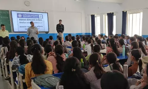 इंदौर के सरकारी कॉलेजों में वोटर ID बनाने के लिए कैंप, युवाओं को पहली बार मतदान से जोड़ने की पहल