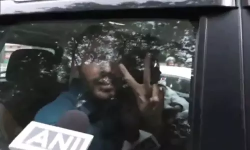 CJP नेता अभिजीत दिपके, सौरव दास और आशुतोष रांका को किया गया रिहा, VIDEO CJP नेता अभिजीत दिपके, सौरव दास और आशुतोष रांका को किया गया रिहा, VIDEO