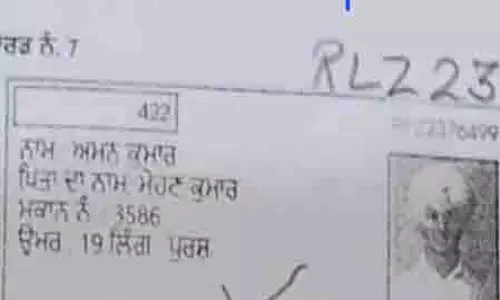 वोटर कार्ड अपडेट के नाम पर बुजुर्ग से 5 लाख की ठगी...इधर वोटर लिस्ट में लगी भगत सिंह की फोटो वोटर कार्ड अपडेट के नाम पर बुजुर्ग से 5 लाख की ठगी...इधर वोटर लिस्ट में लगी भगत सिंह की फोटो