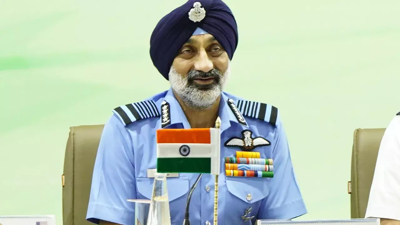 IAF प्रमुख AP सिंह स्पष्ट: भारत को नहीं मिला अमेरिका का F-35 प्रस्ताव IAF प्रमुख AP सिंह स्पष्ट: भारत को नहीं मिला अमेरिका का F-35 प्रस्ताव