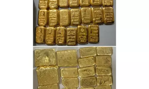 DRI की बड़ी कार्रवाई, कार की गुप्त जगह से 8.98 करोड़ का विदेशी सोना जब्त, दो गिरफ्तार DRI की बड़ी कार्रवाई, कार की गुप्त जगह से 8.98 करोड़ का विदेशी सोना जब्त, दो गिरफ्तार