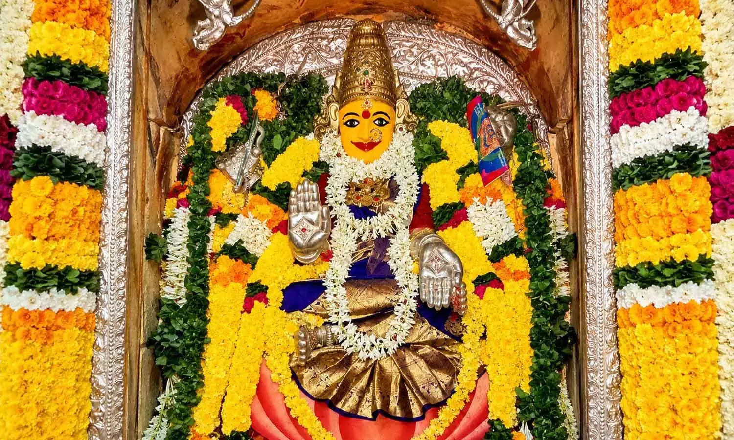 Andhra: दशहरा उत्सव के लिए इंद्राकीलाद्रि सज-धजकर तैयार है