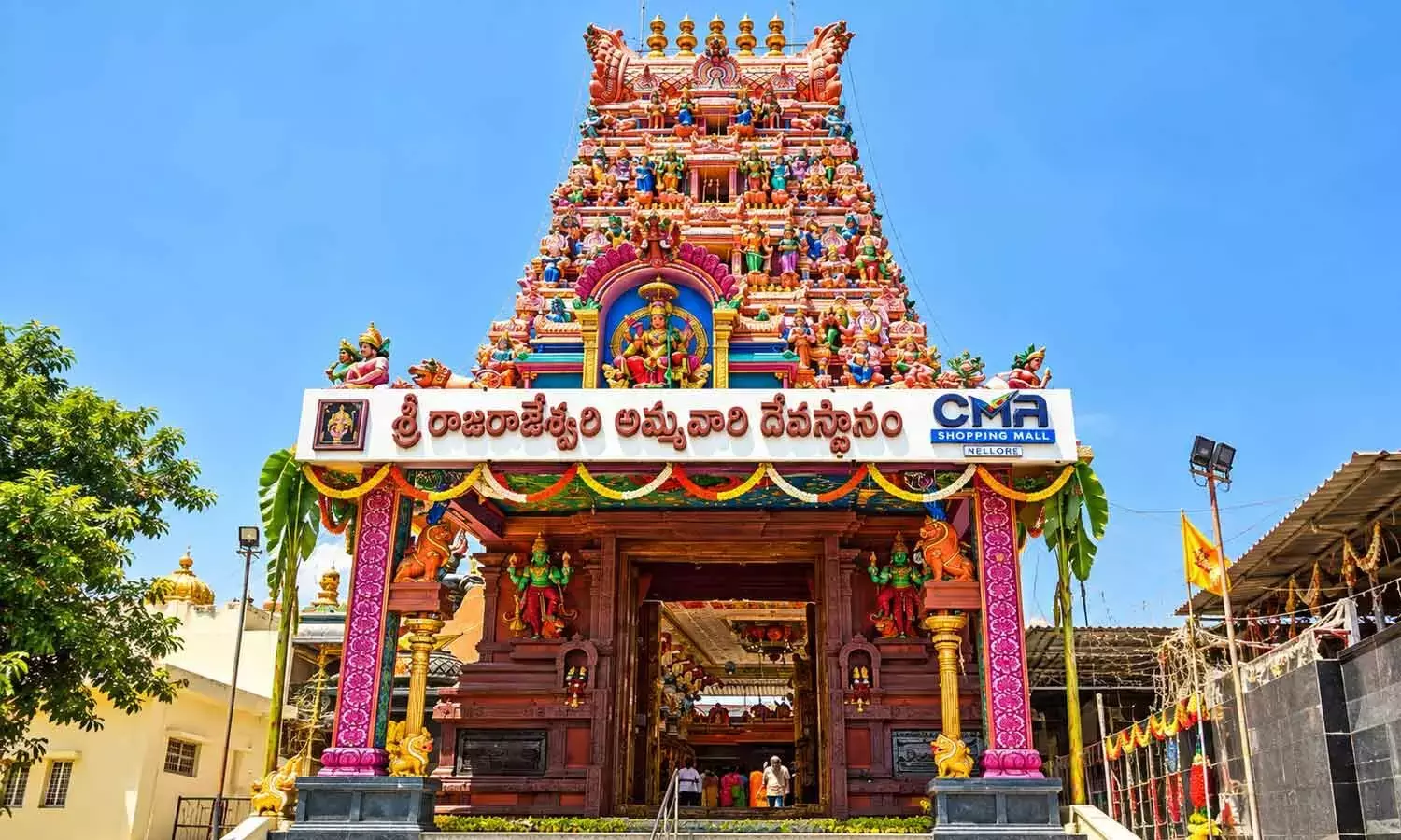 Andhra: दरगामिट्टा में 11 दिनों तक चलने वाले सारन्नवरात्रि समारोह की तैयारी पूरी हो गई है