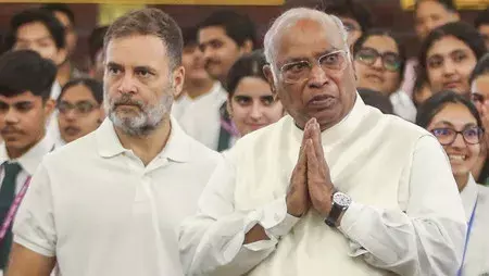 विपक्ष कल CJI से मिलेगा; खड़गे बोले- युवाओं के आंदोलन से डरी सरकार विपक्ष कल CJI से मिलेगा; खड़गे बोले- युवाओं के आंदोलन से डरी सरकार