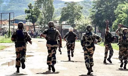 मणिपुर में फिर भड़की हिंसा, राज्य सरकार ने माँगे 3,000 अतिरिक्त जवान