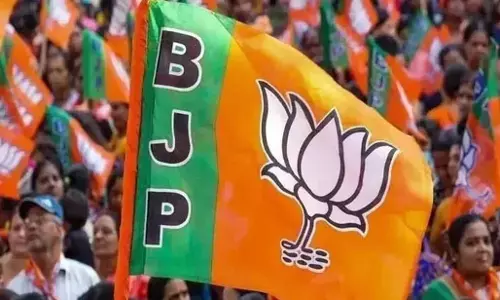 कांग्रेस सांसद पर यौन उत्पीड़न के आरोपों को लेकर भाजपा का आंदोलन कांग्रेस सांसद पर यौन उत्पीड़न के आरोपों को लेकर भाजपा का आंदोलन