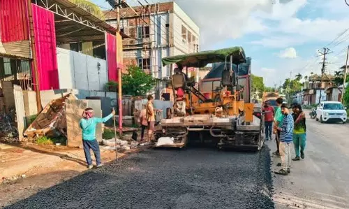 तेलियामुरा-अगरतला हाईवे पर मरम्मत अधूरी, वादे बेअसर तेलियामुरा-अगरतला हाईवे पर मरम्मत अधूरी, वादे बेअसर