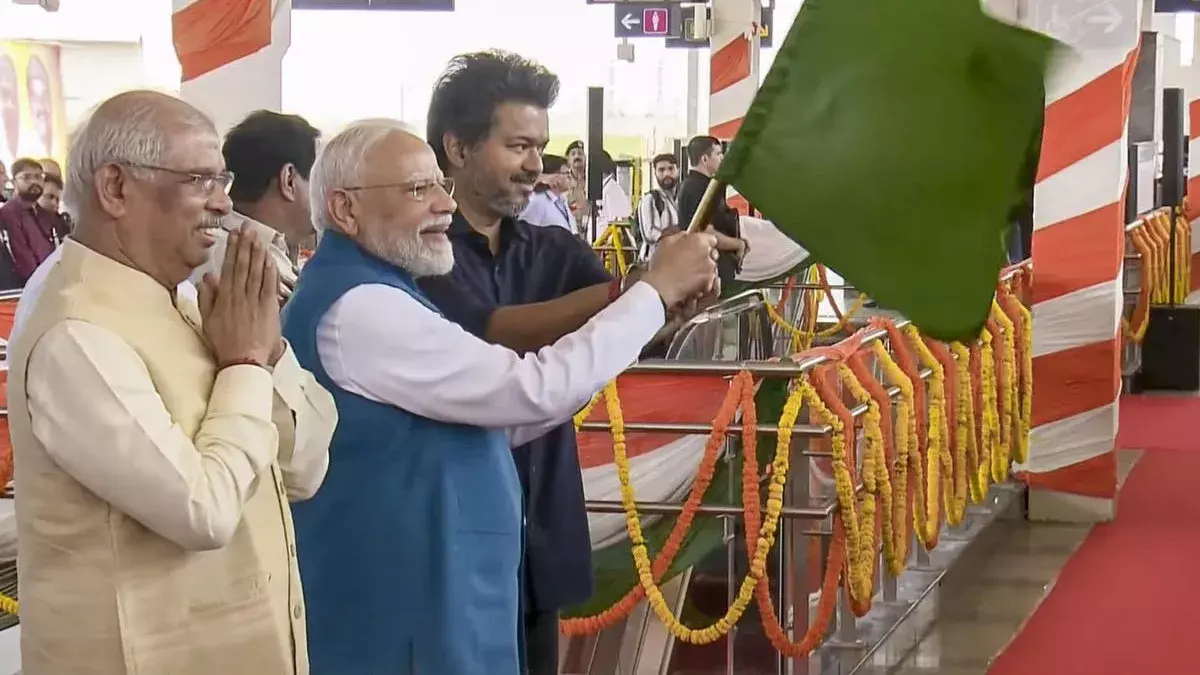 PM मोदी ने किया चेन्नई मेट्रो के दूसरे चरण का उद्घाटन, पहली ट्रेन रवाना PM मोदी ने किया चेन्नई मेट्रो के दूसरे चरण का उद्घाटन, पहली ट्रेन रवाना