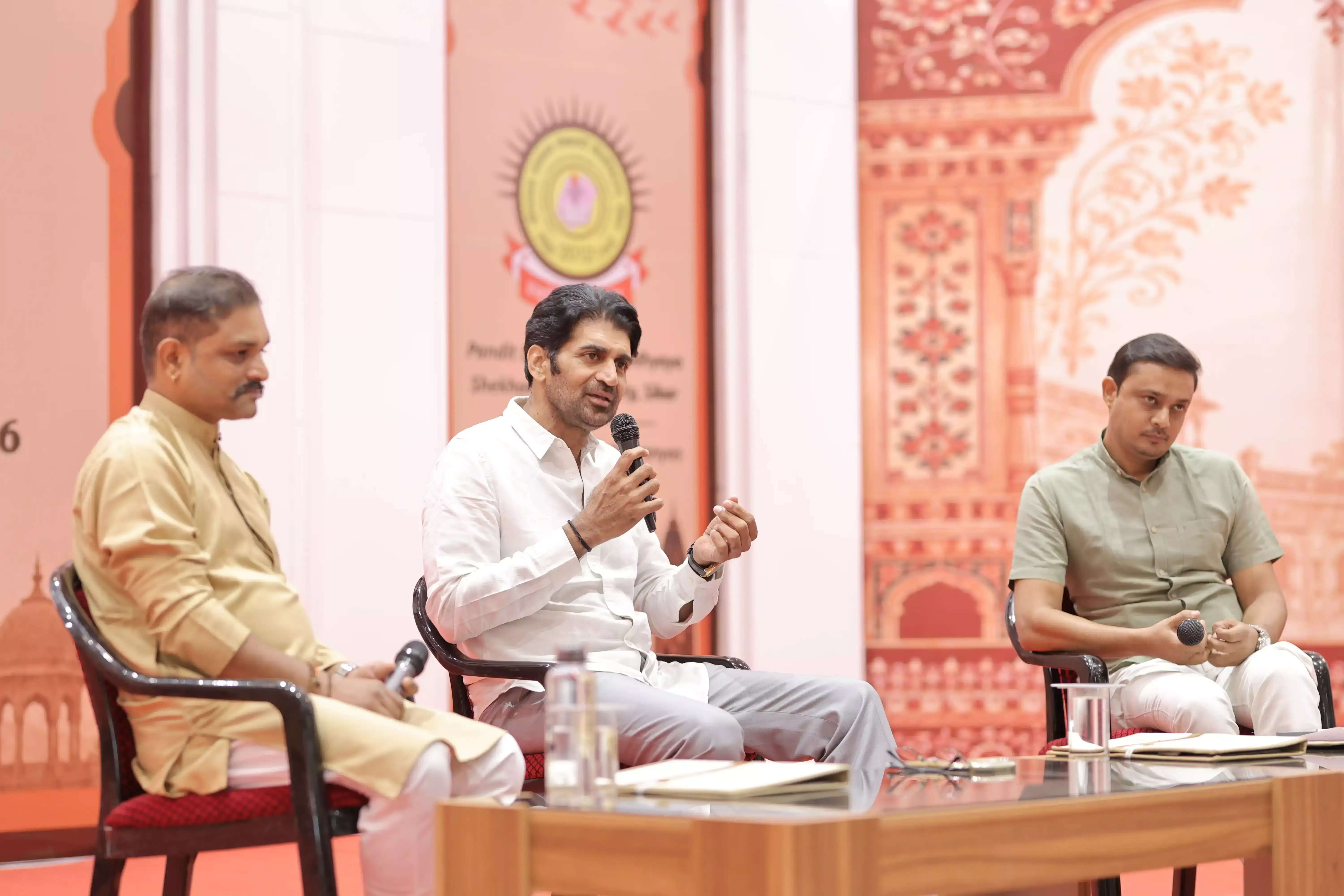 शेखावाटी साहित्य संगम में इतिहास और आधुनिक तकनीक पर चर्चा