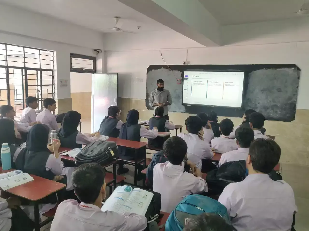 डिजिटल साक्षरता अभियान में छात्रों ने सीखे सुरक्षित इंटरनेट के तरीके