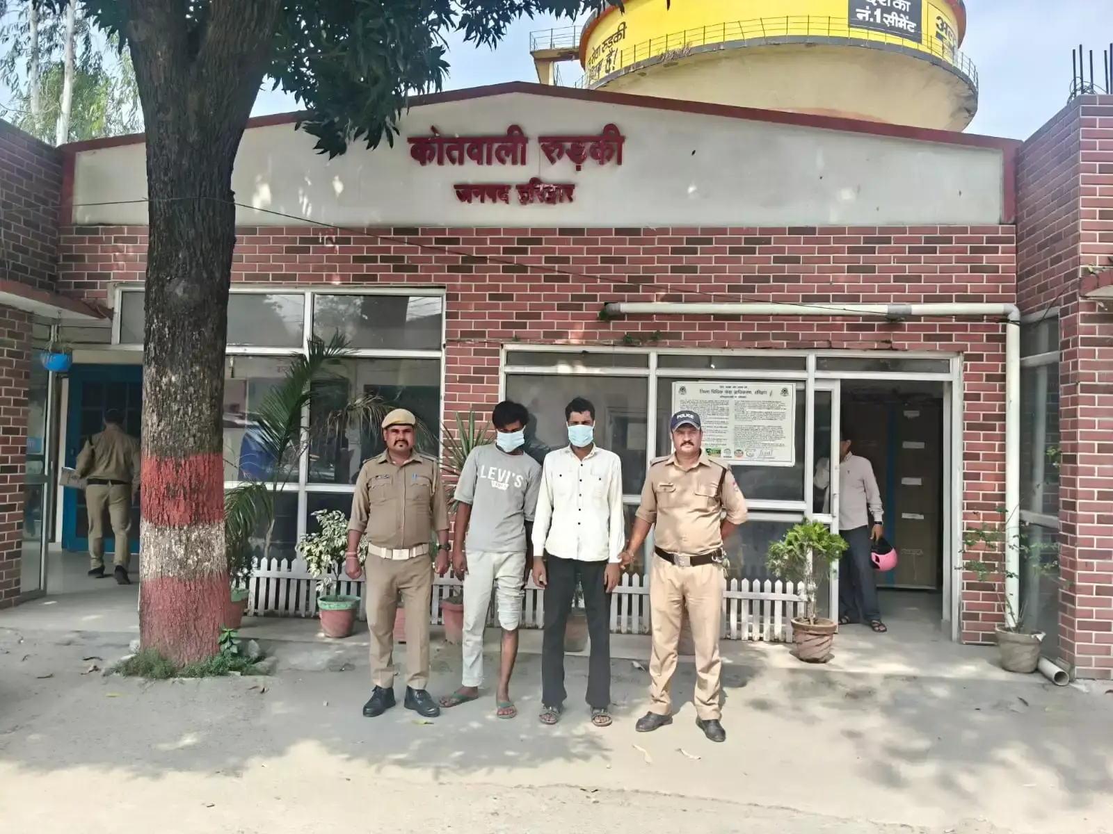 मंदिर चोरी के मामले में दो आरोपी गिरफ्तार, चोरी का सामान मिला