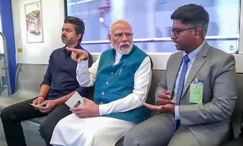 पीएम मोदी और सीएम विजय ने चेन्नई मेट्रो के दूसरे चरण के नेटवर्क पर पहली ट्रेन को दिखाई हरी झंडी, छात्रों से की बात
