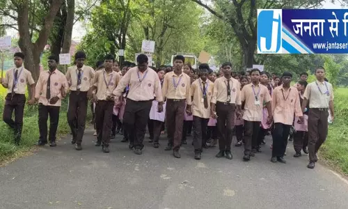 मयूरभंज में EMRS छात्रों का विरोध, नेशनल हाईवे जाम मयूरभंज में EMRS छात्रों का विरोध, नेशनल हाईवे जाम