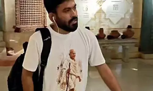 हिरासत से रिहा होते ही गांव रवाना हुए CJP संस्थापक अभिजीत दीपके हिरासत से रिहा होते ही गांव रवाना हुए CJP संस्थापक अभिजीत दीपके