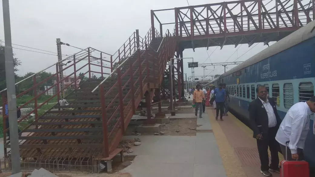 भारतीय रेलवे का बड़ा तोहफा: ग्रेजुएट्स के लिए बंपर भर्ती भारतीय रेलवे का बड़ा तोहफा: ग्रेजुएट्स के लिए बंपर भर्ती