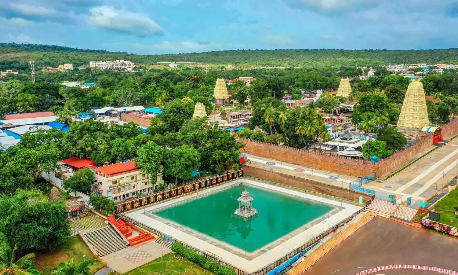 Andhra: श्रीशैलम दशहरा उत्सव आज से शुरू होगा Andhra: श्रीशैलम दशहरा उत्सव आज से शुरू होगा