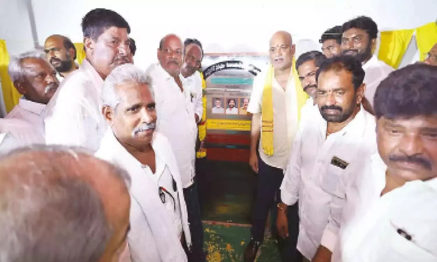 Andhra: यार्लागड्डा में 11.85 करोड़ रुपये की लागत वाली 33 सड़कों की नींव रखी गई Andhra: यार्लागड्डा में 11.85 करोड़ रुपये की लागत वाली 33 सड़कों की नींव रखी गई