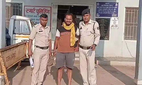 चाइल्ड हेल्पलाइन ऑफिस में बवाल, यूट्यूबर गिरफ्तार चाइल्ड हेल्पलाइन ऑफिस में बवाल, यूट्यूबर गिरफ्तार