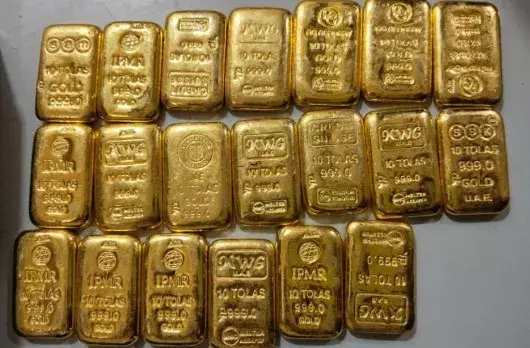 विशाखापत्तनम में DRI की बड़ी कार्रवाई: 8.98 करोड़ का सोना ज़ब्त विशाखापत्तनम में DRI की बड़ी कार्रवाई: 8.98 करोड़ का सोना ज़ब्त