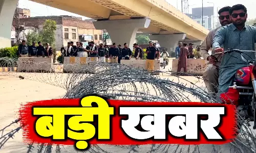पाकिस्तान में राजनीतिक संकट चरम पर: इमरान की पार्टी की सरकार बर्खास्त, इमरजेंसी लगी पाकिस्तान में राजनीतिक संकट चरम पर: इमरान की पार्टी की सरकार बर्खास्त, इमरजेंसी लगी