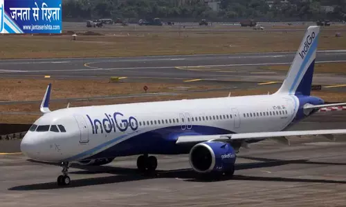 इंडिगो फ्लाइट में पावरबैंक में लगी आग इंडिगो फ्लाइट में पावरबैंक में लगी आग