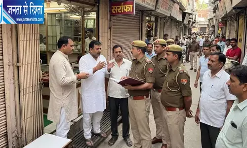 सर्राफा बाजार में करोड़ों का सोना लेकर कारीगर फरार, ढाई किलो से ज्यादा सोना गायब होने से हड़कंप सर्राफा बाजार में करोड़ों का सोना लेकर कारीगर फरार, ढाई किलो से ज्यादा सोना गायब होने से हड़कंप