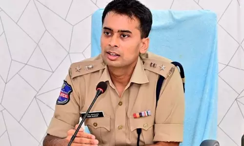 आदिलाबाद ठगी मामला: आंध्र प्रदेश के 2 शातिर गिरफ्तार आदिलाबाद ठगी मामला: आंध्र प्रदेश के 2 शातिर गिरफ्तार
