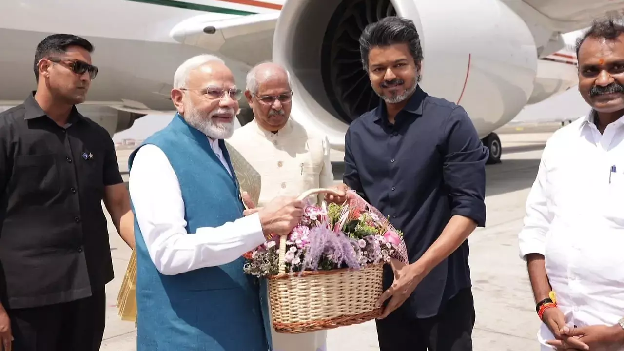 चेन्नई में पीएम मोदी ने 13 हजार करोड़ की परियोजनाओं की सौगात दी, सीएम विजय के साथ मेट्रो में किया सफर