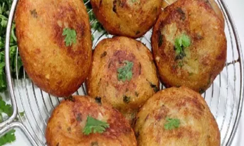 व्रत में बनाएं चटपटी आलू-पनीर टिक्की