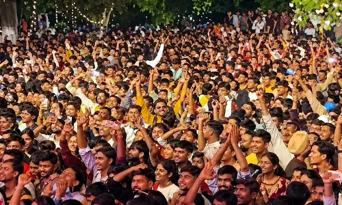 गरबा कार्यक्रम में मंत्री कपिल मिश्रा का विवादित बयान, कॉकरोच वाली टिप्पणी पर उठे सवाल गरबा कार्यक्रम में मंत्री कपिल मिश्रा का विवादित बयान, कॉकरोच वाली टिप्पणी पर उठे सवाल