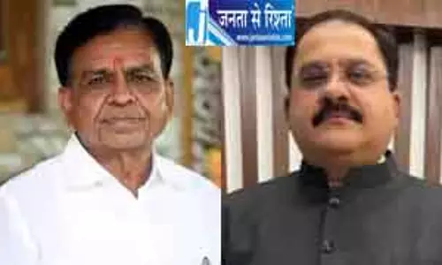 रिश्वत लेते पकड़ा गया अफसर, तलाशी में मिले 72.50 लाख रुपये