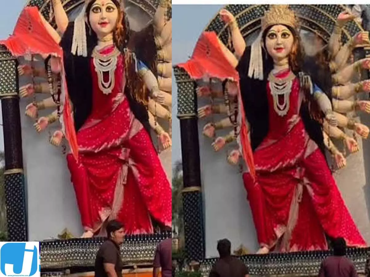 लिंक रोड पर मां दुर्गा की विशाल प्रतिमा में लगी भीषण आग, घटना का वीडियो सामने आया लिंक रोड पर मां दुर्गा की विशाल प्रतिमा में लगी भीषण आग, घटना का वीडियो सामने आया