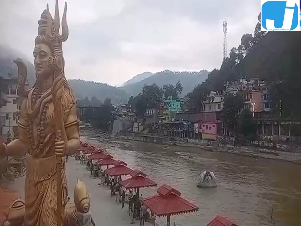 नवरात्र के पहले दिन उत्तराखंड के मंदिरों में उमड़ी भीड़ नवरात्र के पहले दिन उत्तराखंड के मंदिरों में उमड़ी भीड़