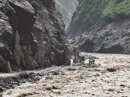 भयानक मंजर! नेपाल में बाढ़ का हाई अलर्ट, लोगों से नदी किनारे न जाने की अपील भयानक मंजर! नेपाल में बाढ़ का हाई अलर्ट, लोगों से नदी किनारे न जाने की अपील