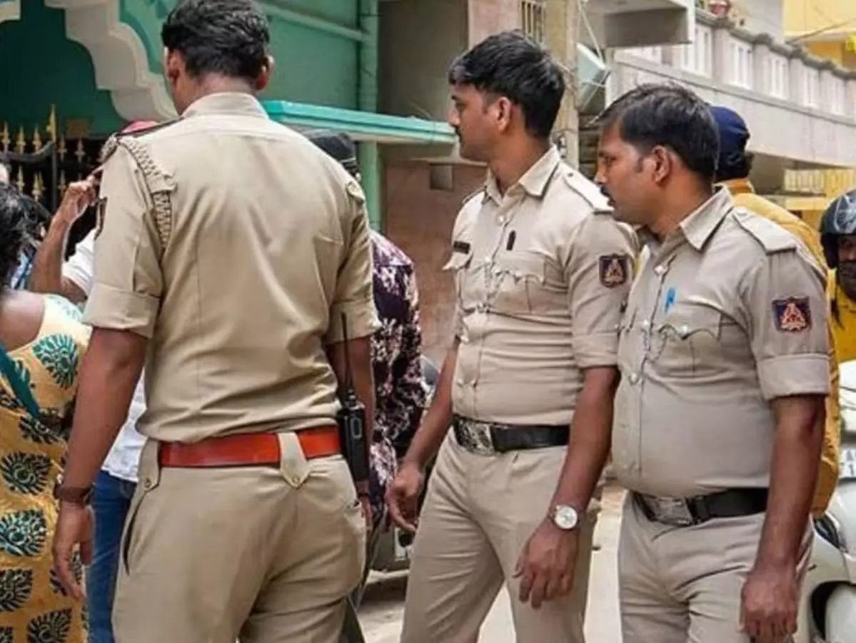 दुर्गापूजा को लेकर पटना पुलिस अलर्ट, संवेदनशील इलाकों में बढ़ेगी निगरानी दुर्गापूजा को लेकर पटना पुलिस अलर्ट, संवेदनशील इलाकों में बढ़ेगी निगरानी