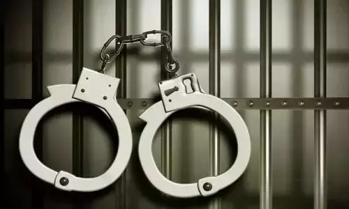 चेवेल्ला: PG मेडिकल छात्र के साथ मारपीट और ब्लैकमेलिंग के आरोप में MBBS छात्र गिरफ्तार चेवेल्ला: PG मेडिकल छात्र के साथ मारपीट और ब्लैकमेलिंग के आरोप में MBBS छात्र गिरफ्तार