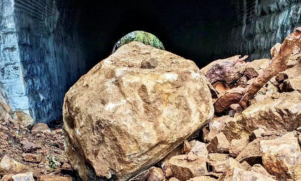 Tamil Nadu: जब बारिश नीलगिरि में ट्रेन की खूबसूरत यात्रा का मज़ा खराब कर देती है Tamil Nadu: जब बारिश नीलगिरि में ट्रेन की खूबसूरत यात्रा का मज़ा खराब कर देती है