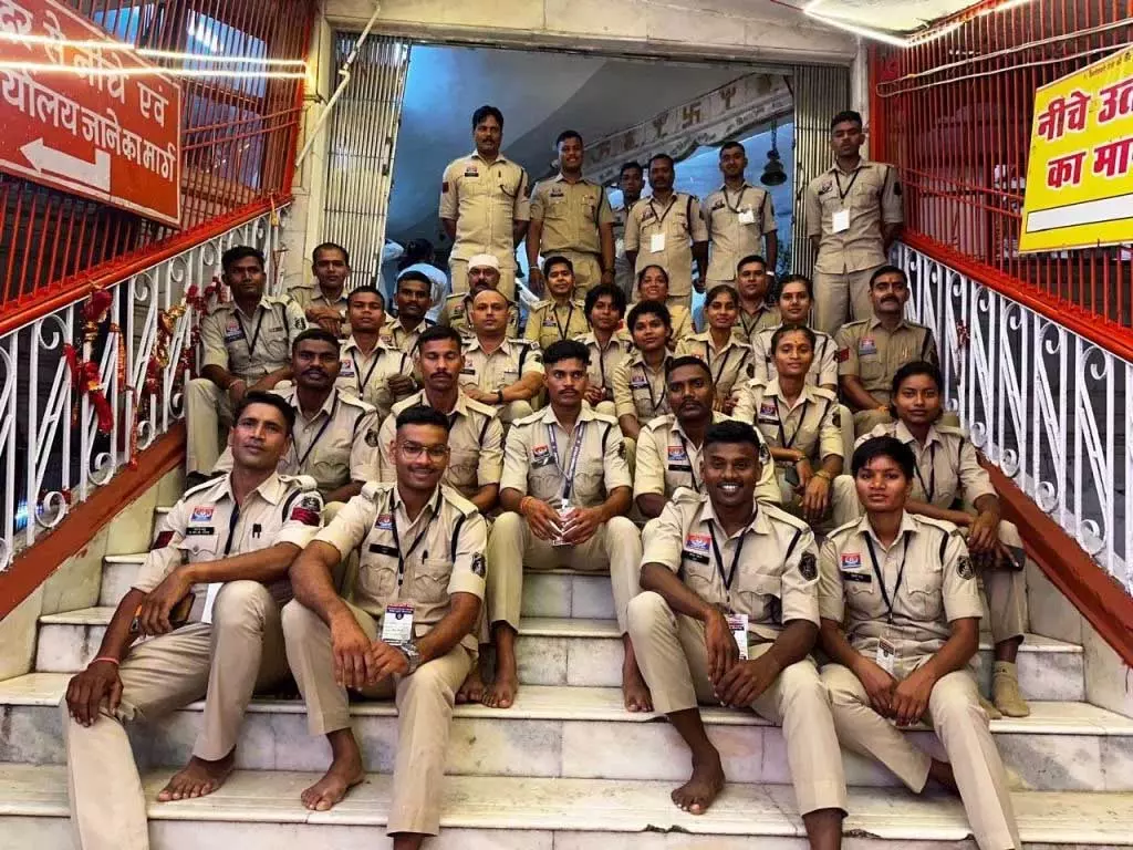 डोंगरगढ़ में श्रद्धालुओं को परेशान करना पड़ा भारी, तीन युवकों पर कार्रवाई डोंगरगढ़ में श्रद्धालुओं को परेशान करना पड़ा भारी, तीन युवकों पर कार्रवाई
