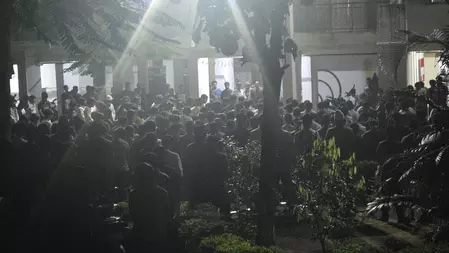 IIIT के हॉस्टल में फंदे से लटका मिला बीटेक स्टूडेंट, छात्रों का प्रदर्शन; मानवाधिकार आयोग ने लिया संज्ञान IIIT के हॉस्टल में फंदे से लटका मिला बीटेक स्टूडेंट, छात्रों का प्रदर्शन; मानवाधिकार आयोग ने लिया संज्ञान