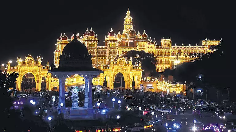 मैसूर दशहरा आज से शुरू, 21 अक्टूबर को निकलेगी भव्य जंबू सवारी मैसूर दशहरा आज से शुरू, 21 अक्टूबर को निकलेगी भव्य जंबू सवारी