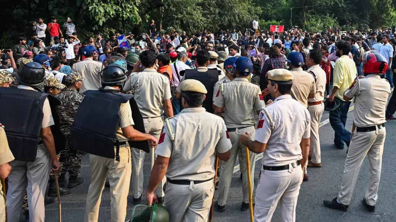 CJP ने नेताओं की हिरासत पर SC में याचिका से किया इनकार CJP ने नेताओं की हिरासत पर SC में याचिका से किया इनकार