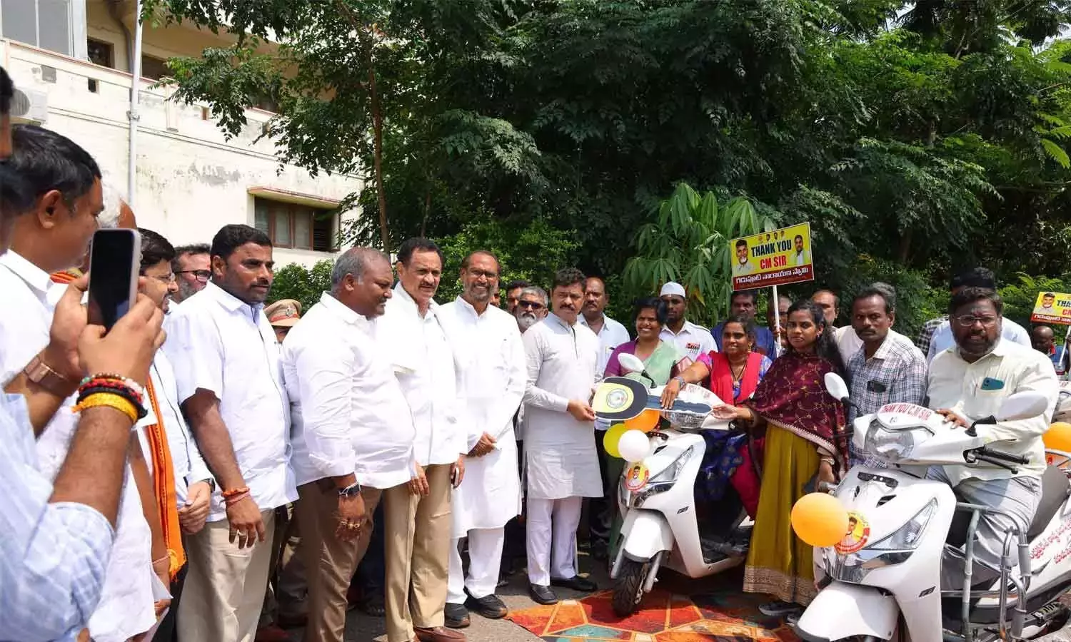 Andhra: सांसद रमेश ने दिव्यांगों को भरपूर सहयोग का भरोसा दिलाया Andhra: सांसद रमेश ने दिव्यांगों को भरपूर सहयोग का भरोसा दिलाया