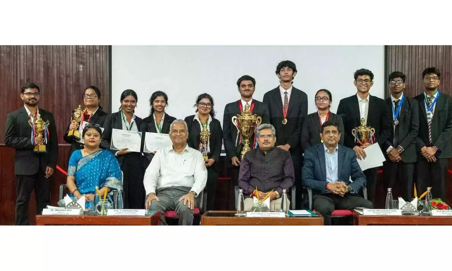 Andhra: सिम्बायोसिस लॉ स्कूल ने मूट कोर्ट प्रतियोगिता जीती Andhra: सिम्बायोसिस लॉ स्कूल ने मूट कोर्ट प्रतियोगिता जीती
