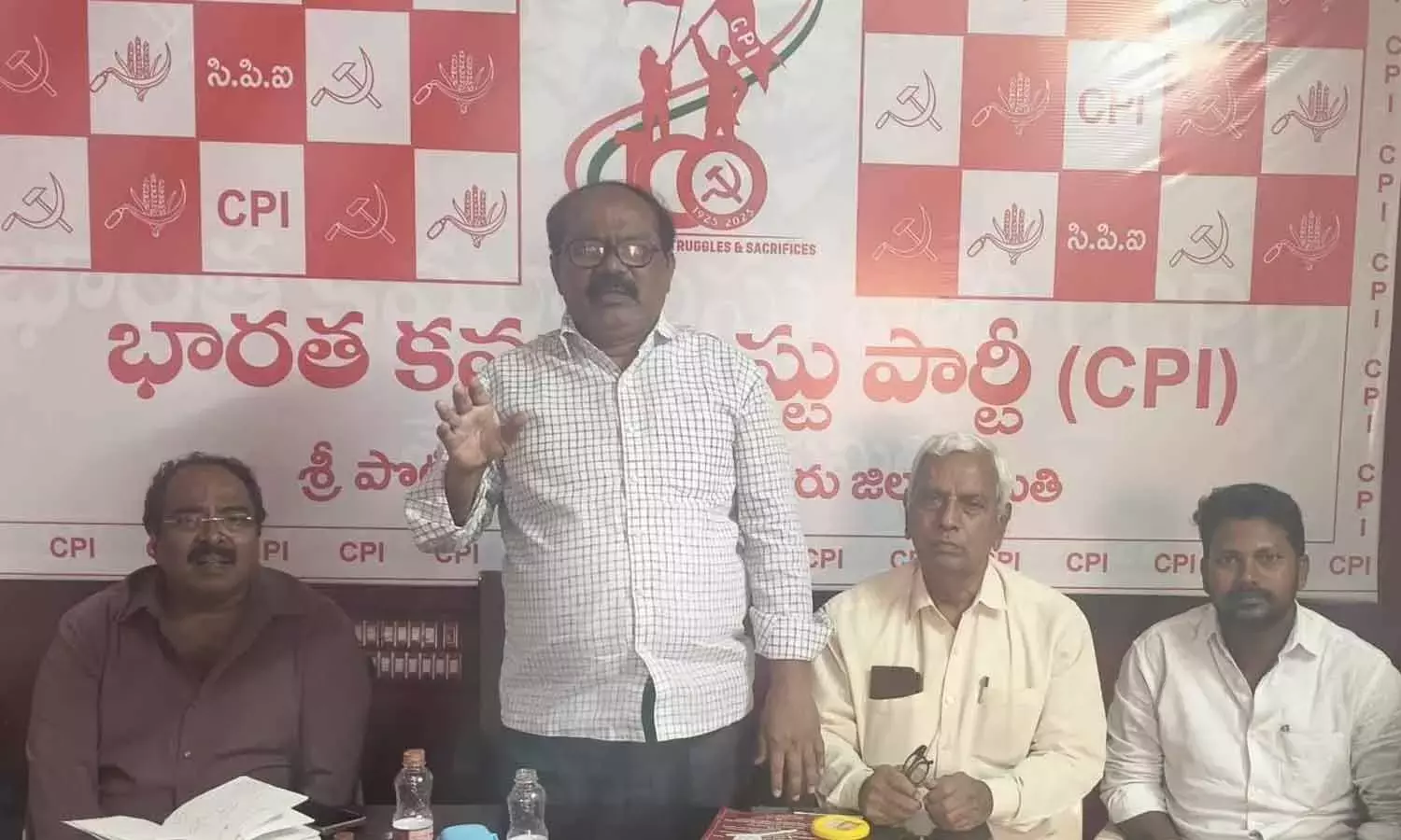 CPI अहम निर्वाचन क्षेत्रों और स्थानीय निकायों के अपने मज़बूत गढ़ों में गैर-NDA दलों के साथ सीटों का बंटवारा करेगी CPI अहम निर्वाचन क्षेत्रों और स्थानीय निकायों के अपने मज़बूत गढ़ों में गैर-NDA दलों के साथ सीटों का बंटवारा करेगी