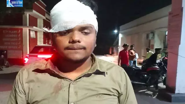 हिस्ट्रीशीटर और साथियों का छात्र पर जानलेवा हमला, पथराव कर गाड़ी तोड़ी, सोने की चेन भी लूटी हिस्ट्रीशीटर और साथियों का छात्र पर जानलेवा हमला, पथराव कर गाड़ी तोड़ी, सोने की चेन भी लूटी