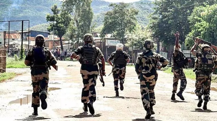मणिपुर में फिर भड़की हिंसा, राज्य सरकार ने माँगे 3,000 अतिरिक्त जवान मणिपुर में फिर भड़की हिंसा, राज्य सरकार ने माँगे 3,000 अतिरिक्त जवान