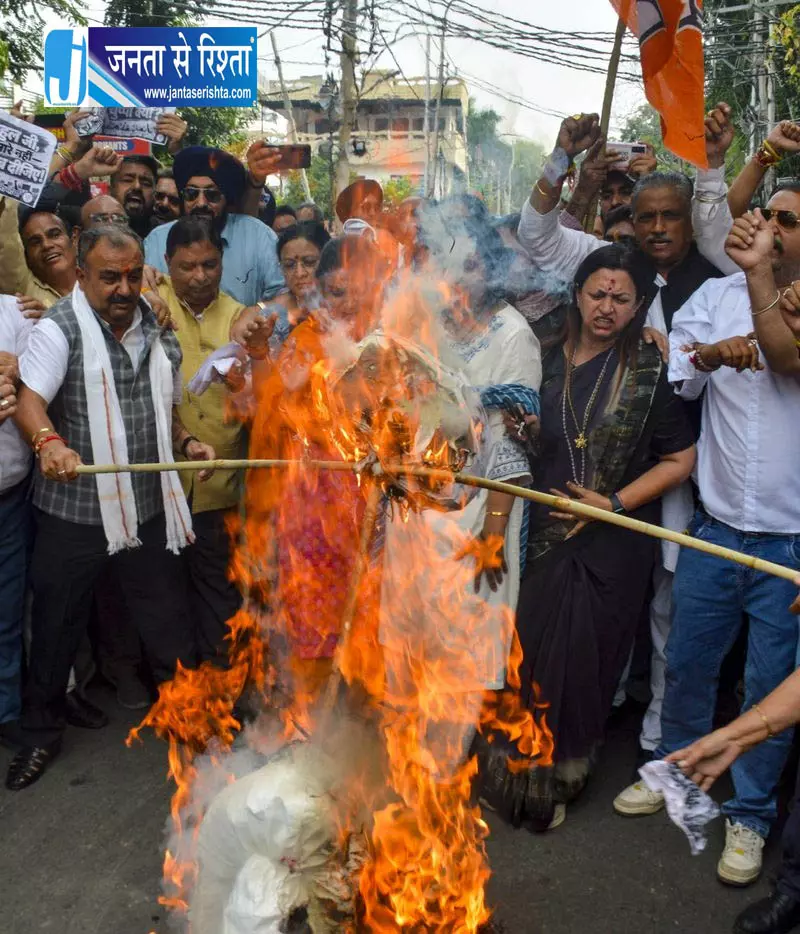 जम्मू में बीजेपी का विरोध प्रदर्शन, राहुल गांधी के खिलाफ नाराजगी जम्मू में बीजेपी का विरोध प्रदर्शन, राहुल गांधी के खिलाफ नाराजगी